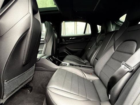 Used 2025 Porsche Panamera 4 w/ Premium Package image 18