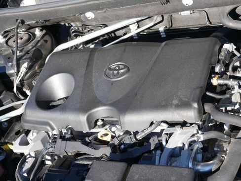 Used 2020 Toyota RAV4 LE image 9