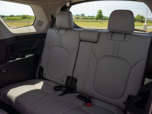 Used 2025 Honda Pilot Touring image 14