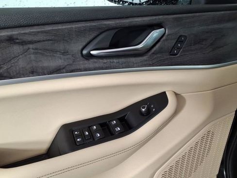 Used 2024 Jeep Grand Cherokee L Limited w/ Black Appearance Package AWD/4WD image 16