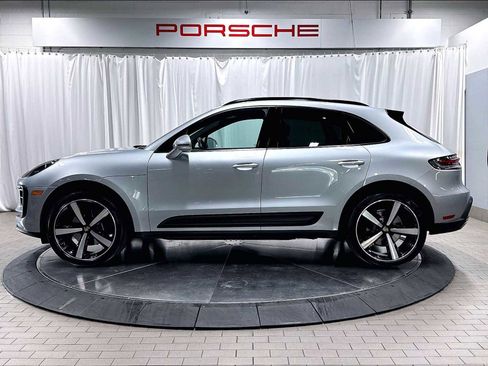 Used 2023 Porsche Macan AWD/4WD image 2
