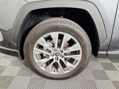 Used 2023 Toyota RAV4 XLE Premium image 7