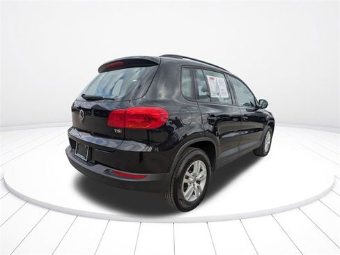 Used 2016 Volkswagen Tiguan S image 4