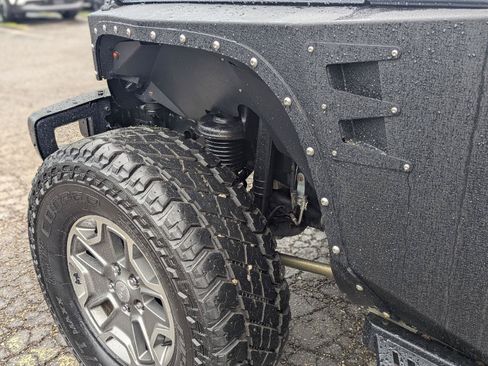 Used 2017 Jeep Wrangler Unlimited Rubicon w/ Connectivity Group AWD/4WD image 37