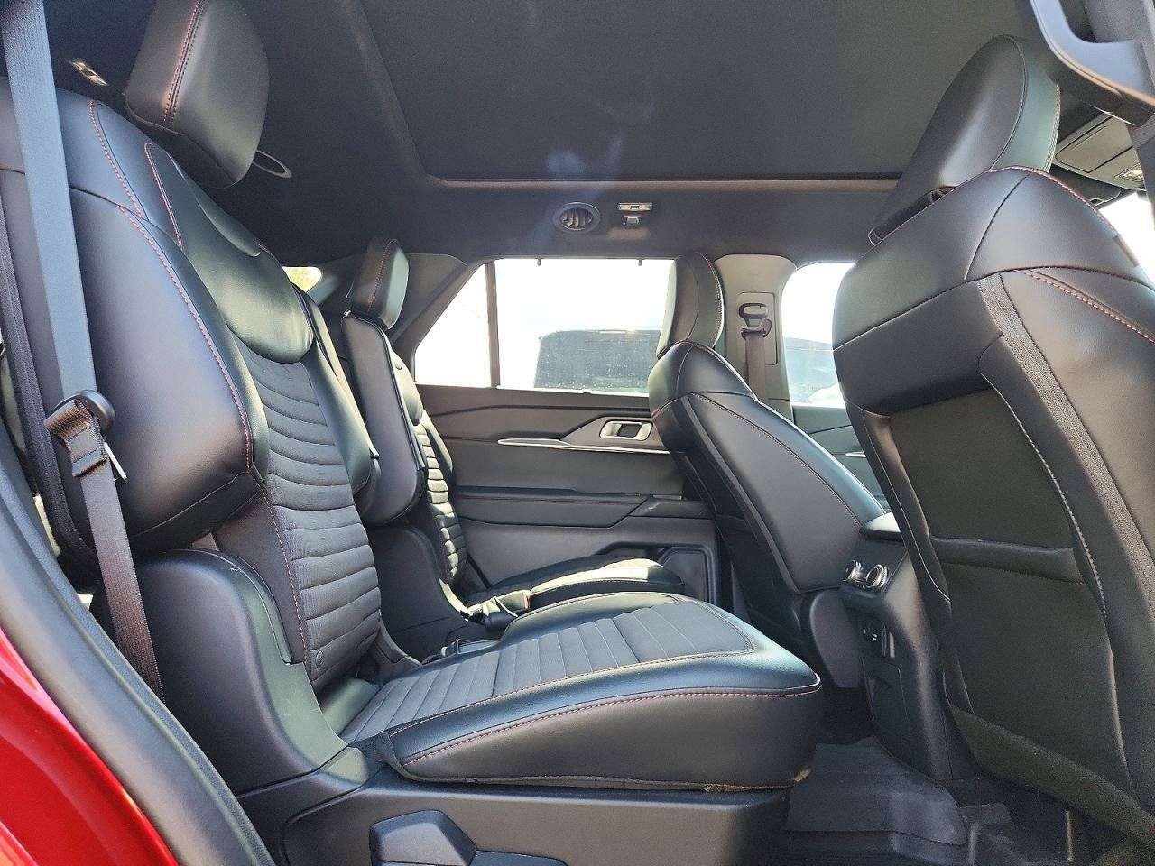 Used 2025 Ford Explorer ST-Line w/ Premium Package AWD/4WD image 9