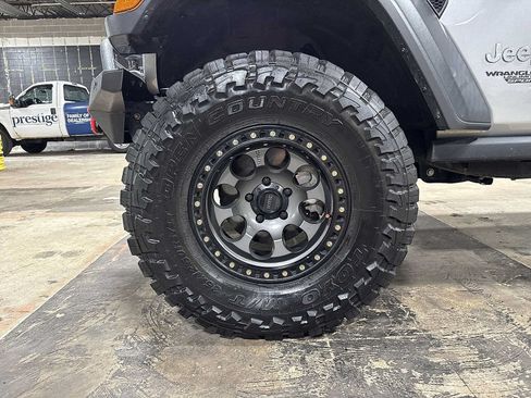 Used 2018 Jeep Wrangler Unlimited Sport S AWD/4WD image 10