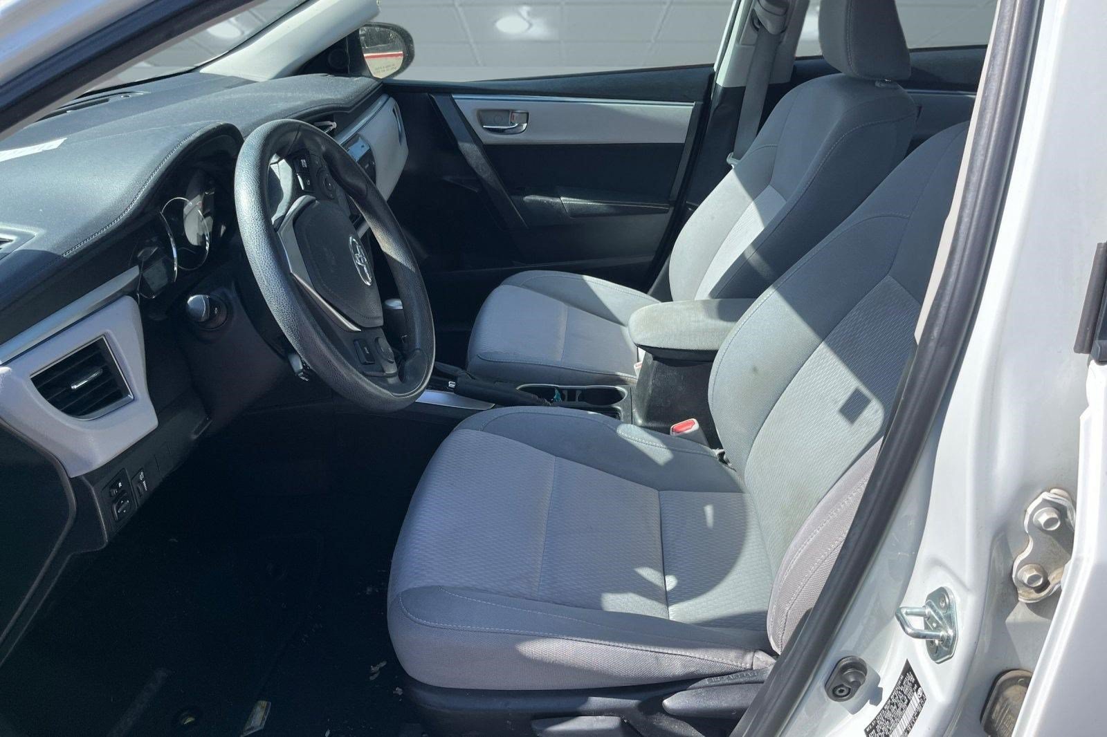 Used 2015 Toyota Corolla LE FWD image 3