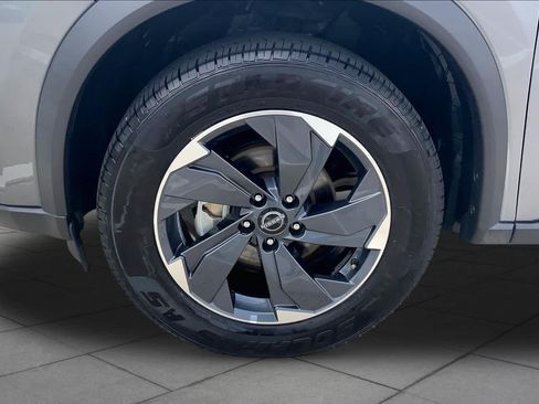 Used 2024 Nissan Rogue SV FWD image 11