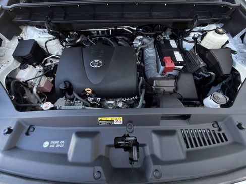 Used 2022 Toyota Highlander XLE FWD image 31