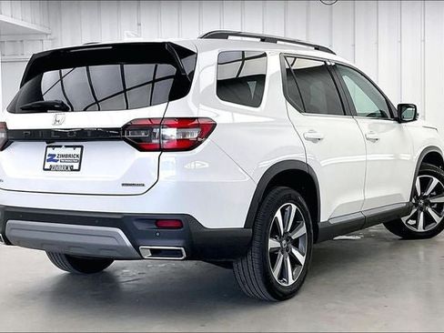 Certified 2025 Honda Pilot Touring image 12