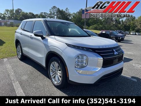 Used 2023 Mitsubishi Outlander ES image 1