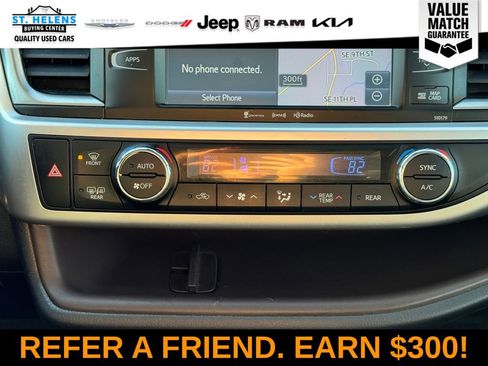 Used 2018 Toyota Highlander XLE image 25