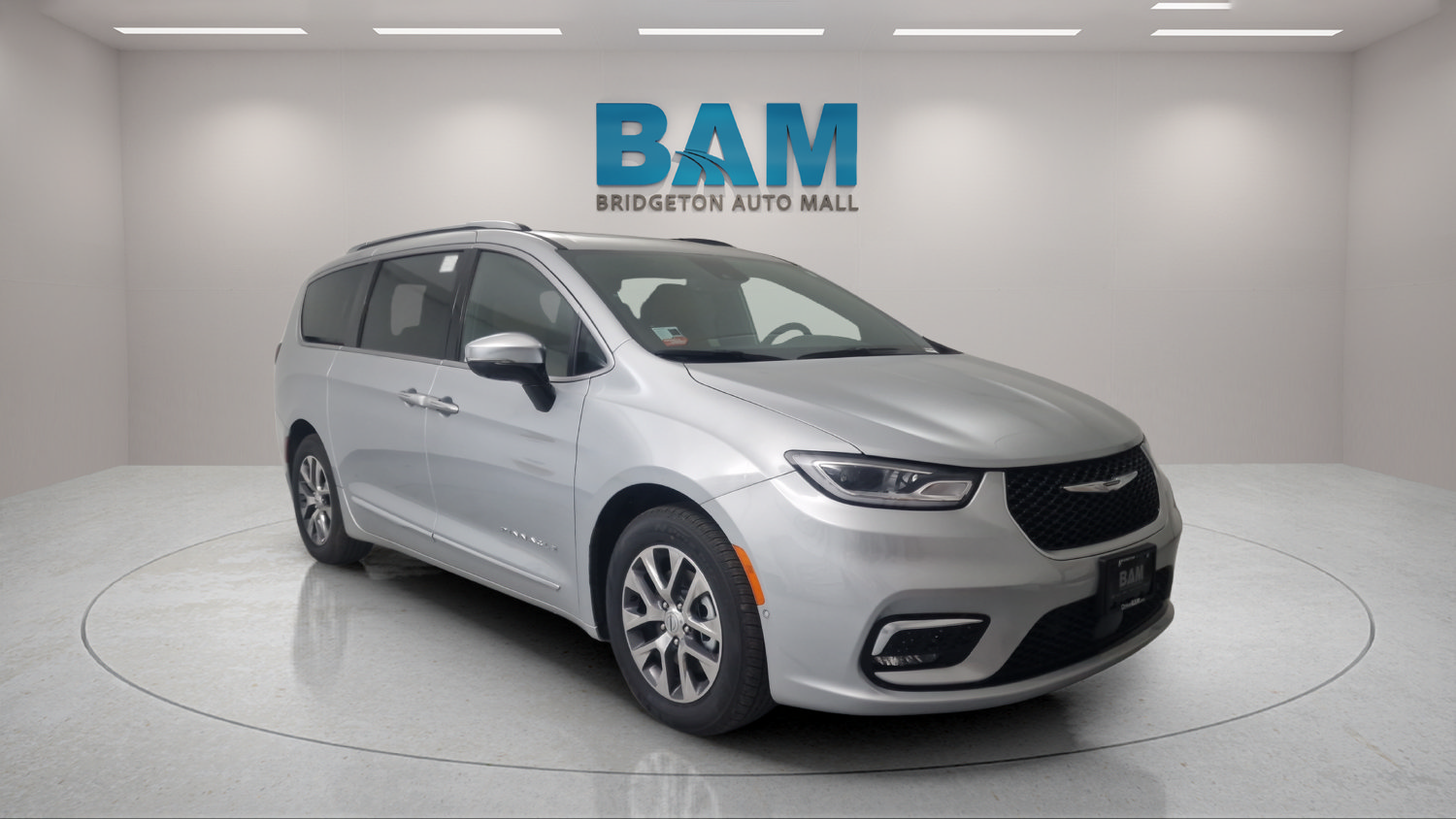 Used 2023 Chrysler Pacifica Pinnacle FWD image 18