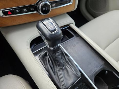 Used 2021 Volvo XC90 T6 Momentum w/ Advanced Package AWD/4WD image 28