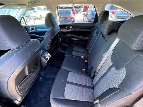 Used 2025 Kia Sorento LX image 32