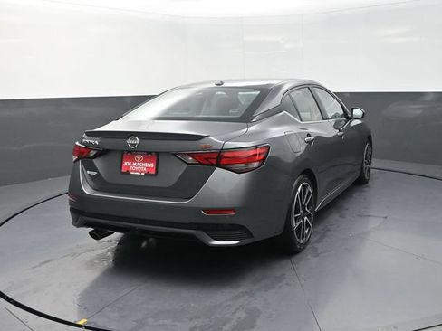 Used 2025 Nissan Sentra SR FWD image 8