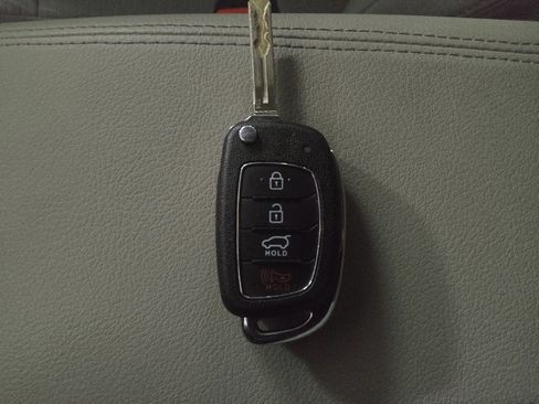 Used 2019 Hyundai Tucson SE image 32