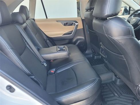 Used 2022 Toyota RAV4 LE image 15