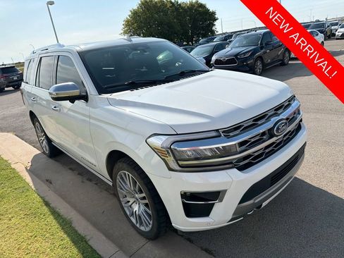 Used 2023 Ford Expedition Platinum AWD/4WD image 3