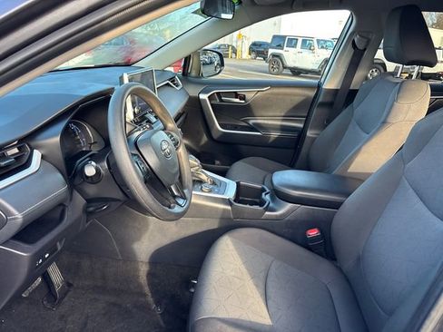 Used 2025 Toyota RAV4 XLE image 6