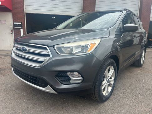 Used 2018 Ford Escape SE w/ SE Sync 3 Package image 1