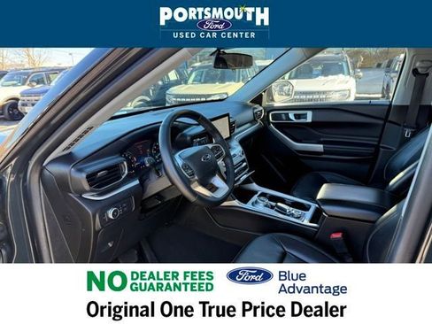 Used 2022 Ford Explorer XLT w/ Equipment Group 202A image 5