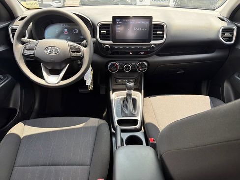 Used 2025 Hyundai Venue SE FWD image 22