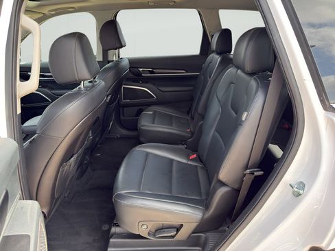 Used 2025 Kia Telluride S image 11