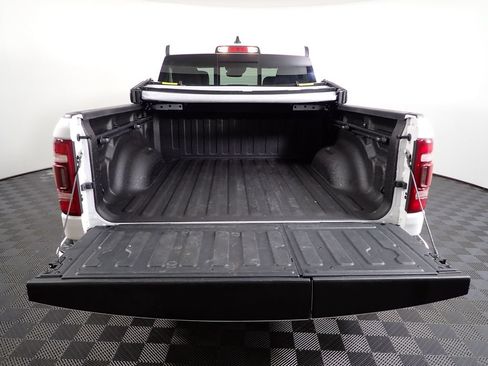 Used 2022 RAM 1500 Laramie AWD/4WD image 15