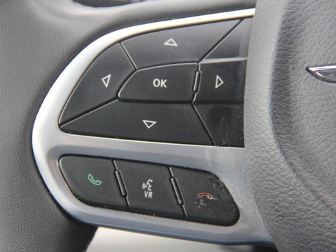 Used 2024 Chrysler Pacifica Touring-L FWD image 36