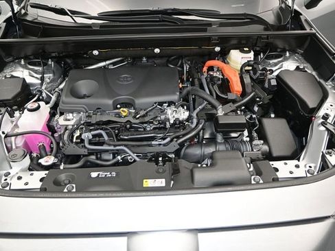 Used 2025 Toyota RAV4 XLE image 17