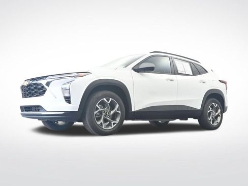 Used 2025 Chevrolet Trax LT w/ LT Convenience Package FWD image 32