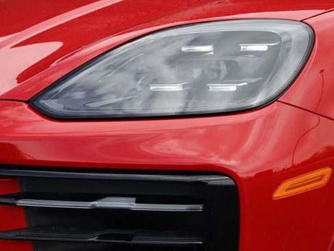 Certified 2025 Porsche Cayenne E-Hybrid AWD/4WD image 13