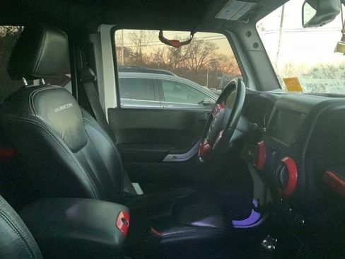 Used 2018 Jeep Wrangler Unlimited Rubicon w/ Cold Weather Group image 4