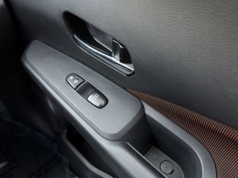 Used 2024 Nissan Kicks SR image 15