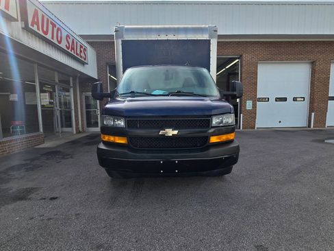 Used 2018 Chevrolet Express 3500 w/ Power Convenience Package RWD image 4
