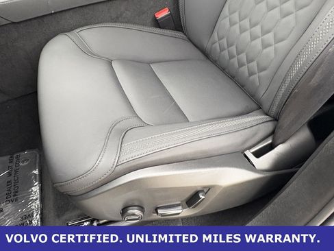 Certified 2025 Volvo XC90 B6 Plus image 30