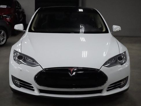 Used 2015 Tesla Model S 60 RWD image 8