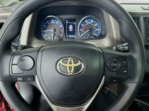 Used 2018 Toyota RAV4 LE FWD image 16