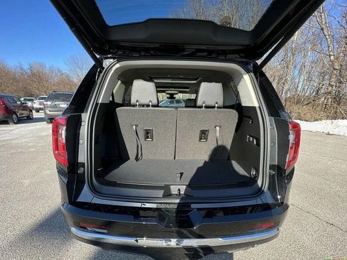 Used 2023 GMC Acadia Denali w/ Black Diamond Edition image 4