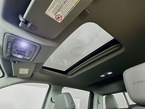 Used 2022 GMC Sierra 3500 Denali w/ Denali Ultimate Package image 18