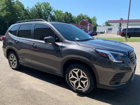 Used 2023 Subaru Forester Premium AWD/4WD image 3
