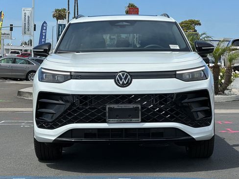 New 2026 Volkswagen Tiguan SE R-Line FWD image 3