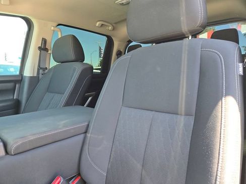 Used 2018 Nissan Titan SV AWD/4WD image 11