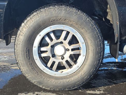 Used 2010 Toyota Tundra 4x4 Double Cab image 9