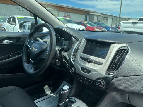 Used 2018 Chevrolet Cruze LS FWD image 8