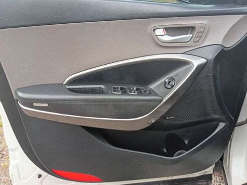 Used 2017 Hyundai Santa Fe FWD image 9