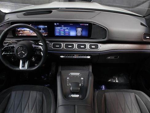 Used 2025 Mercedes-Benz GLS 63 AMG 4MATIC image 24