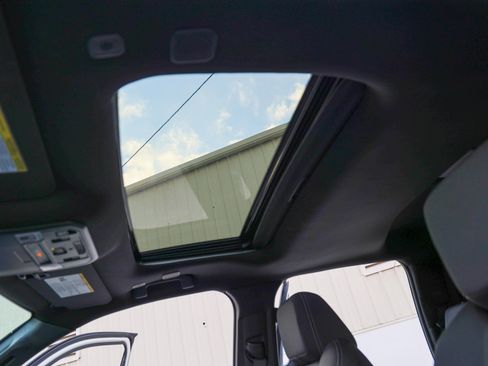 Used 2024 Toyota Tacoma TRD Off-Road image 32