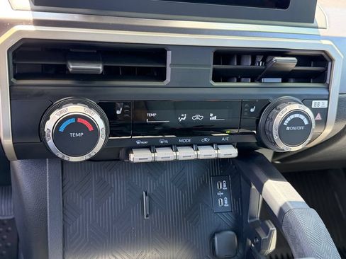 Certified 2026 Toyota Tacoma SR5 AWD/4WD image 22